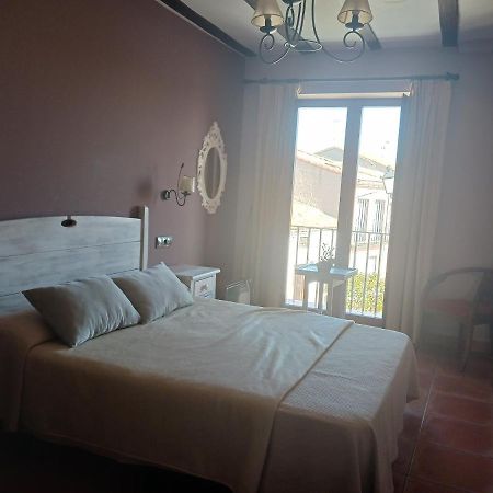 Hotel Restaurante Dona Elvira Nava del Rey Esterno foto