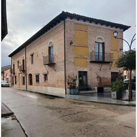Hotel Restaurante Dona Elvira Nava del Rey Esterno foto